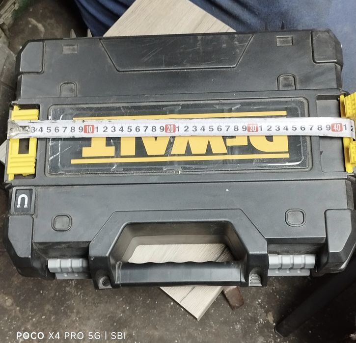 Кутия ДЕВАЛТ за инструменти