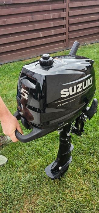 Barca gonflabila cu motor