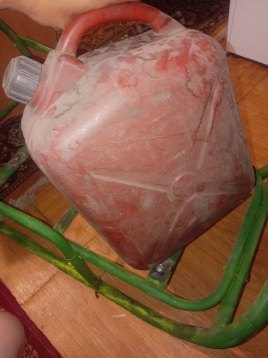Продам канистры 20