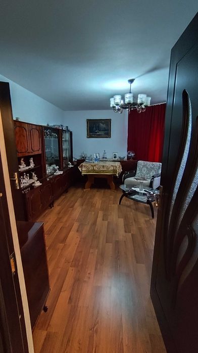 Proprietar - Vând apartament 3 camere et 1 ,Bl A zona Cina