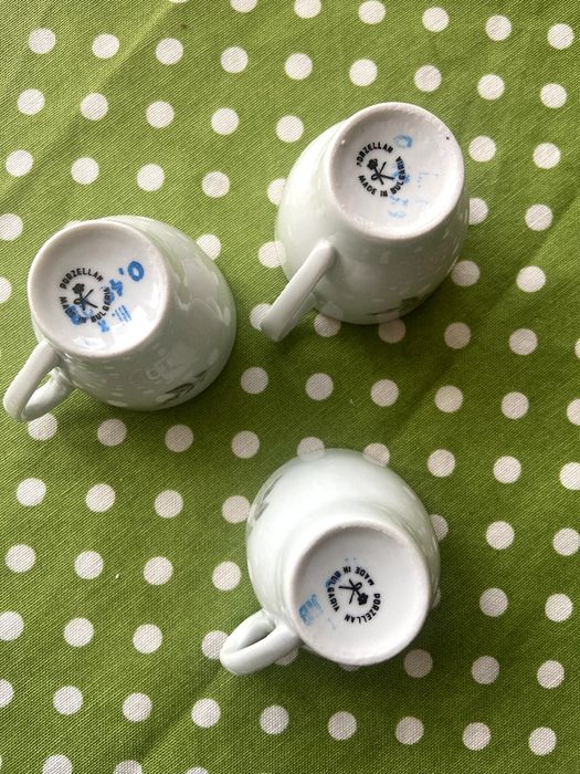 Три порцеланови чашки