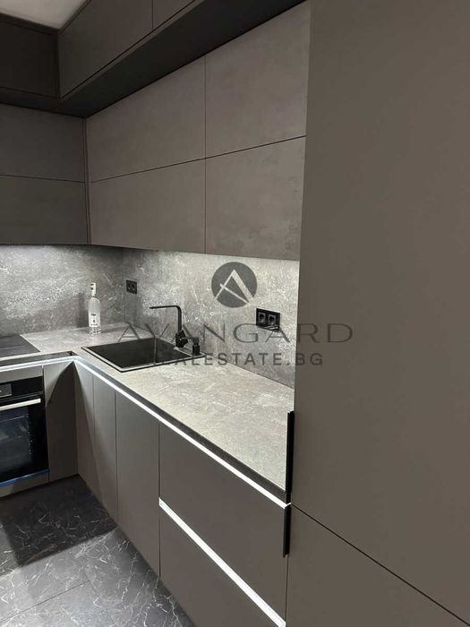 Продава се Двустаен апартамент в Пловдив, Център - 98 кв.м за 2176 €/кв.м - Снимка #2