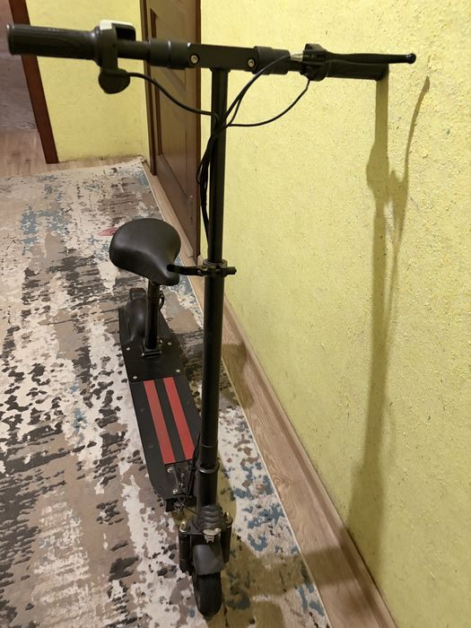 электрический самокат,почти новый,в идальнем состоянии