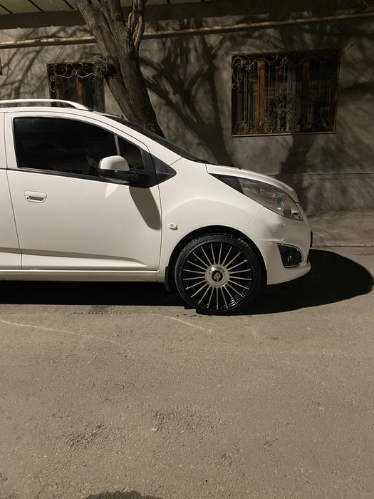 Rolls royce diska sotiladi