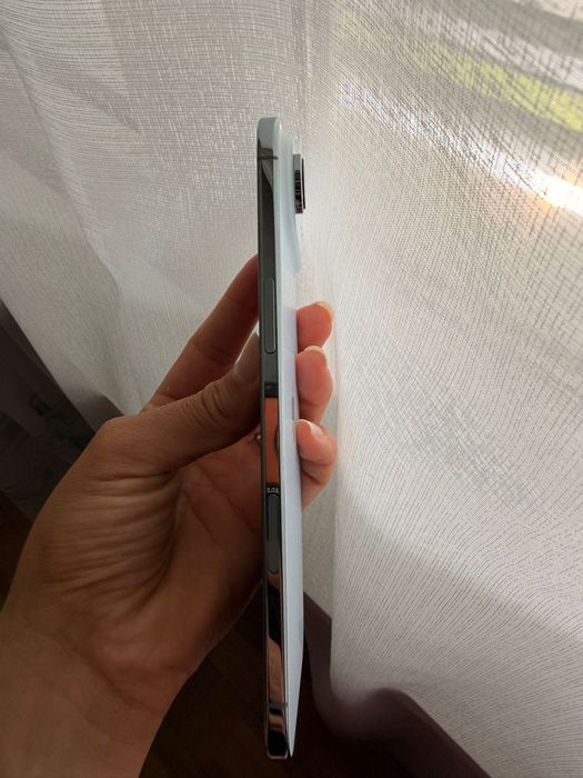 Vând iPhone 17 Air Sky Blue