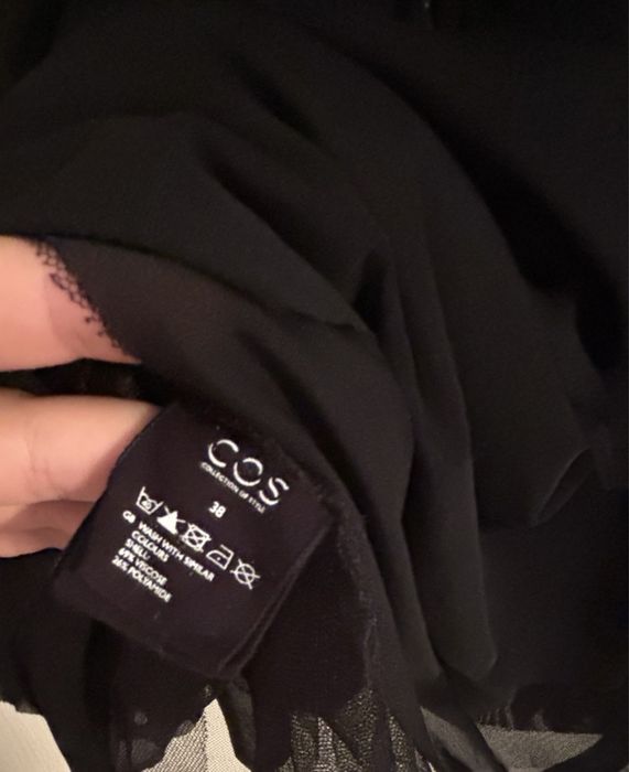 Рокля на COS