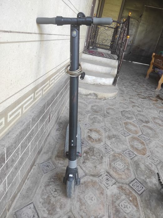 Elektrosamokat ninebot