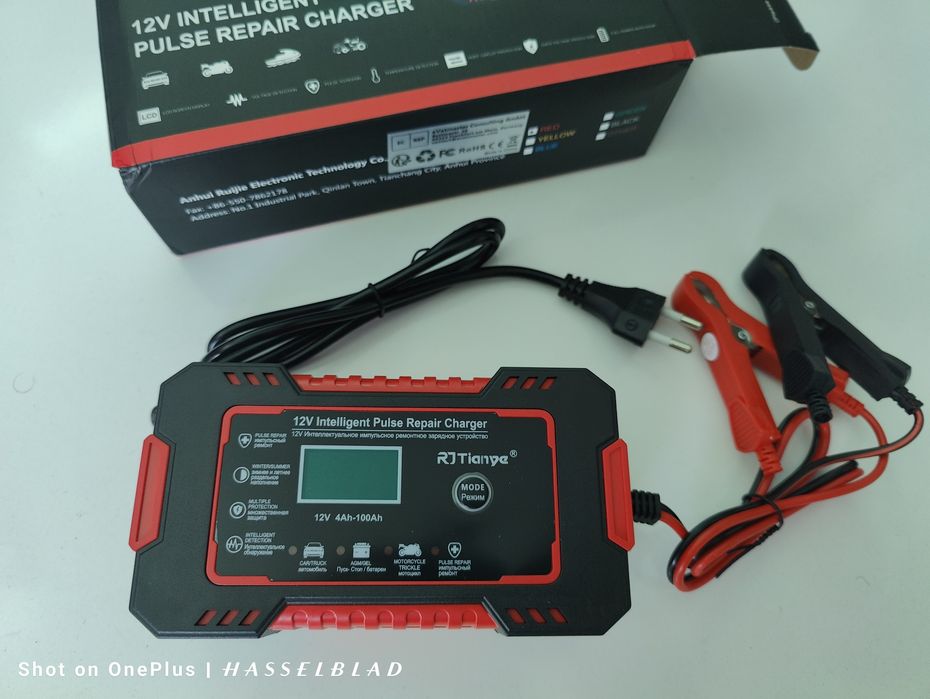 Зарядно за автомобил импулсно интелигентно умно с дисплей 12 волта 6А