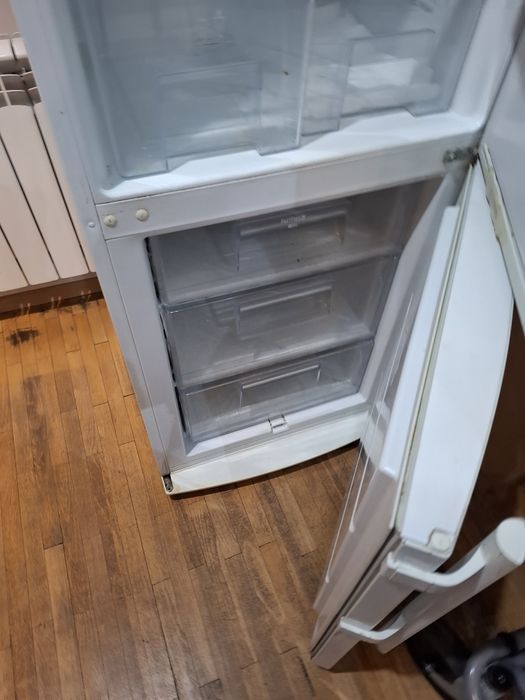 Фризер е хладилник Electrolux