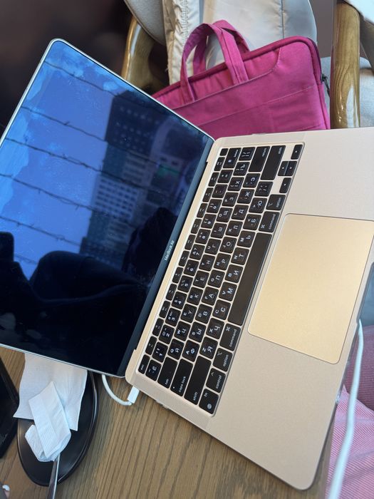 Продам макбук аир