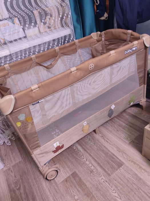 Продается кровать манеж