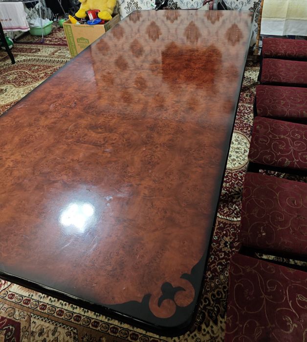 Стол стул сотилади.