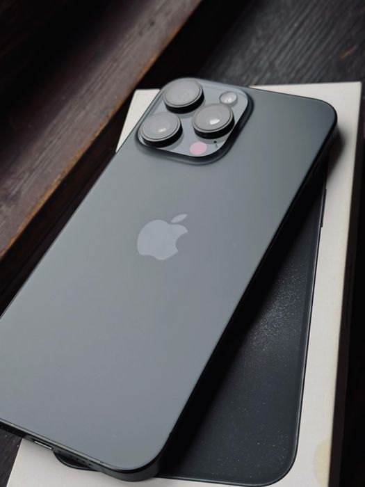 продам или обменяю айфон 15 про макс