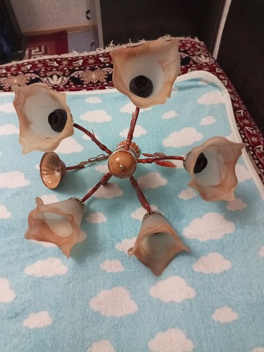 Продам 2 рабочие люстры