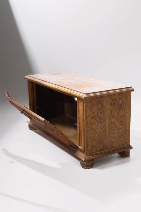 Ladă de zestre sculptată manual, din lemn masiv