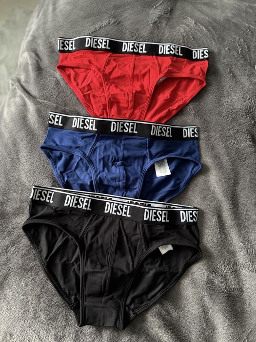 Diesel set 3 chiloti bleumarin-negru-rosu marimea M noi originali