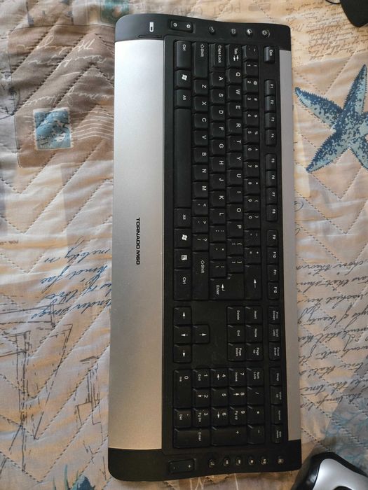 Клавиатура и мишка с кабел