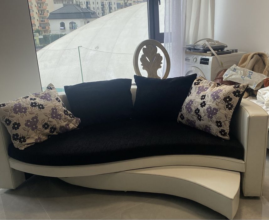 Vand canapea extensibila la pret excelent!