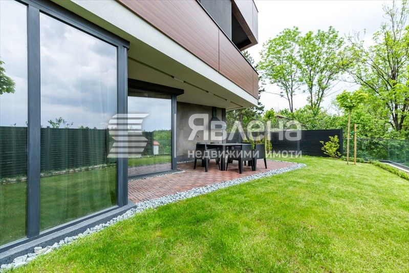 Продава се Къща в с. Панчарево, Област София-град - 335 кв.м за 1881 €/кв.м - Снимка #1