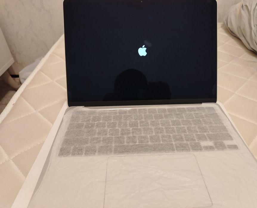 MacBook M3 air. 16/256 GB.