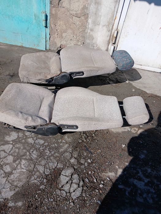 автомобильные кресла .