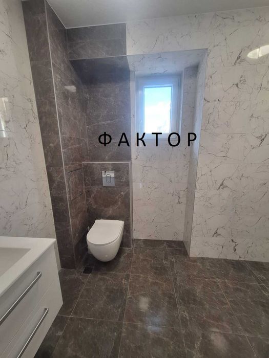 Дава се под наем Тристаен апартамент в Пловдив, Център - 110 кв.м за 600 € - Снимка #10