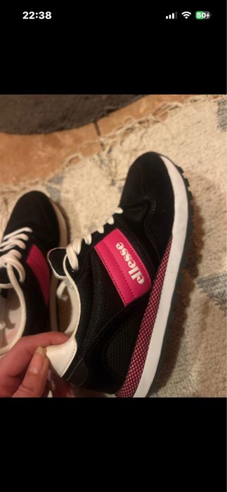 Asidasi ELLESSE