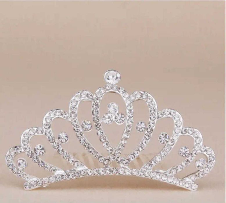 Метална корона с камъни /тиара/