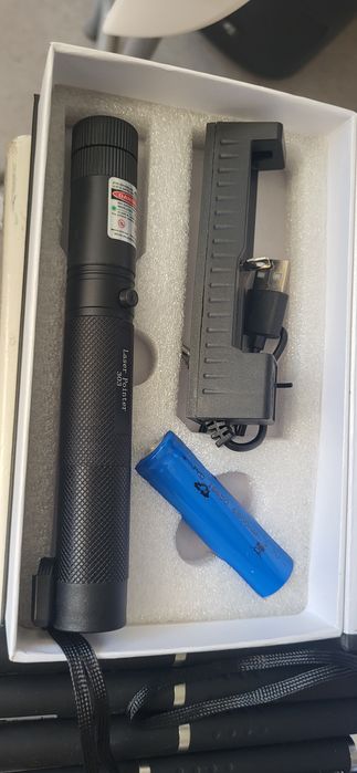 Lanterna autoaparare si laser green acumulator