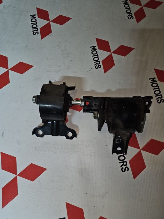 Подушка двигателя