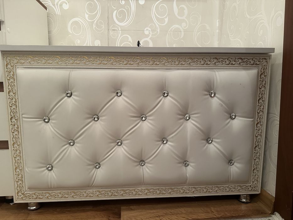 Сундук белый с обвивкой