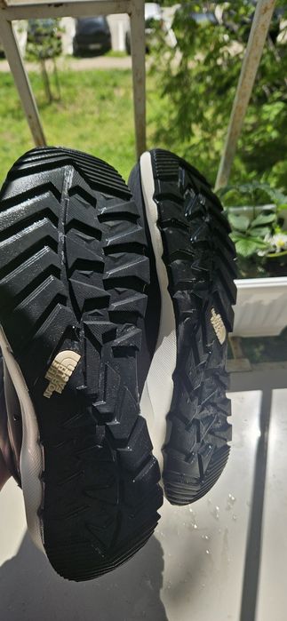 Обувки са модел The North Face