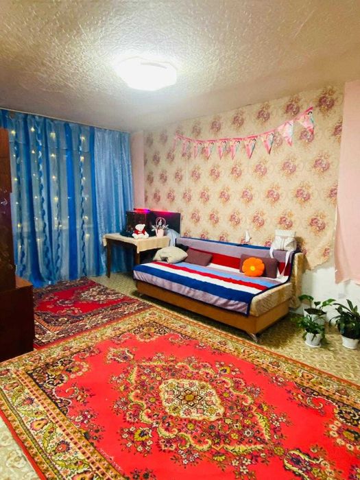 Срочно! Продам 3-комн. квартиру без ремонта, 13 мкр, остановка рядом