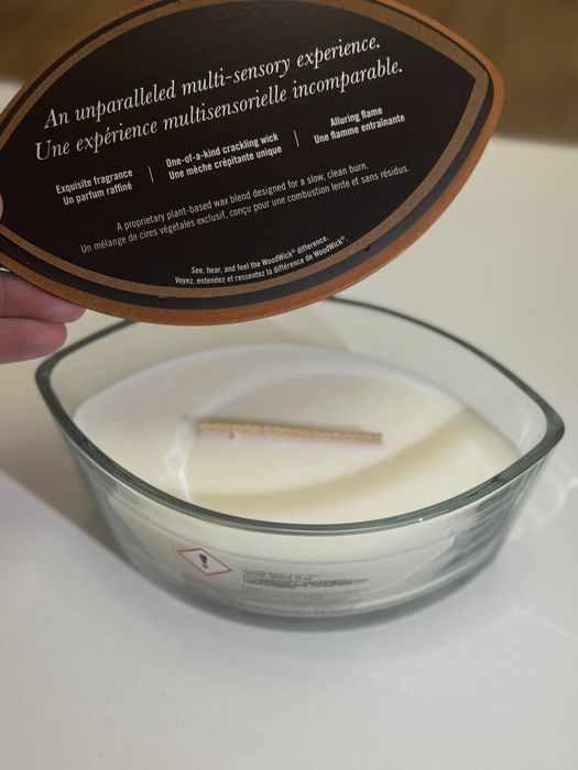 НОВА Ароматна свещ с дървен фитил Woodwick