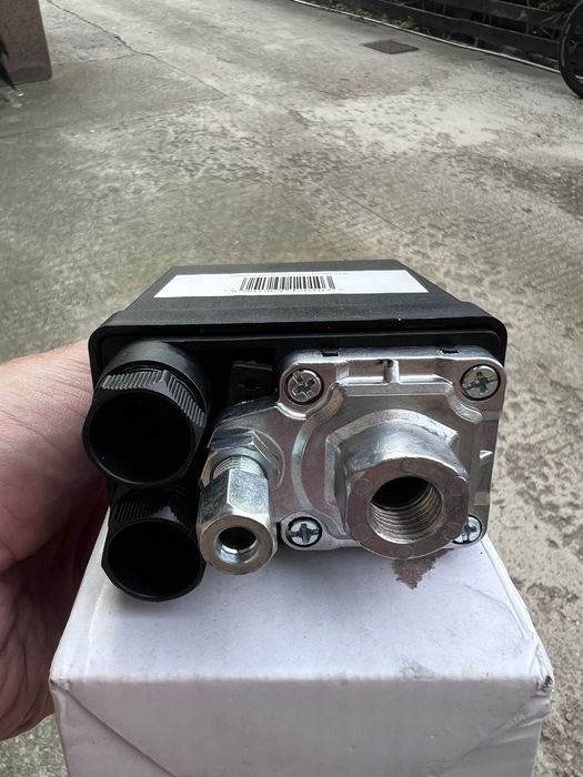 Presostat pentru Compresor Aer Comprimat 12 Bar - 3 Cai, 230 V, 12 Bar