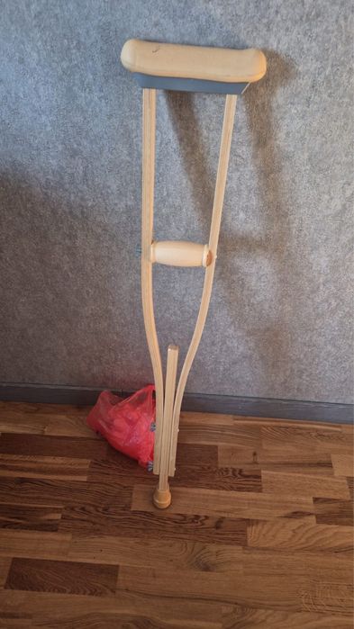 Продам костыли, пеленка . Новые .