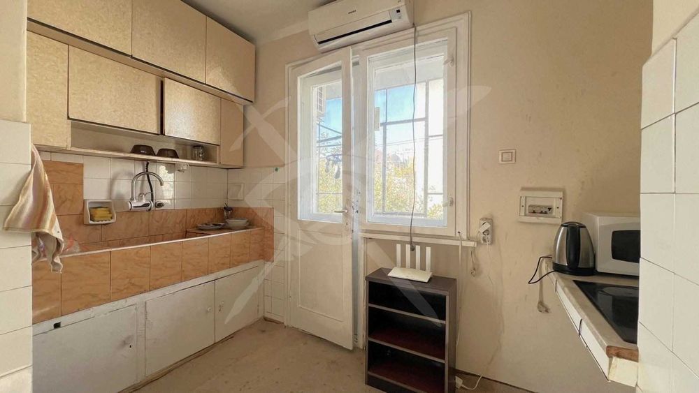 Дава се под наем Тристаен апартамент в Бургас, Възраждане - 107 кв.м за 428.91 € - Снимка #2