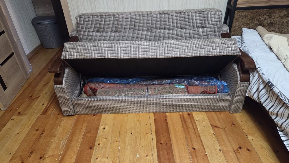 Диван, серый на колесах