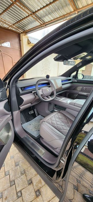 Электромобиль NIO ES8