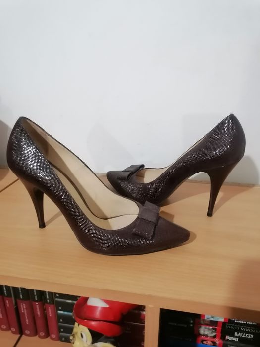 Pantofi stiletto din piele naturala mărimea 40