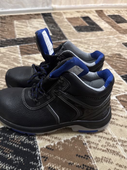 продаются обуви зимние