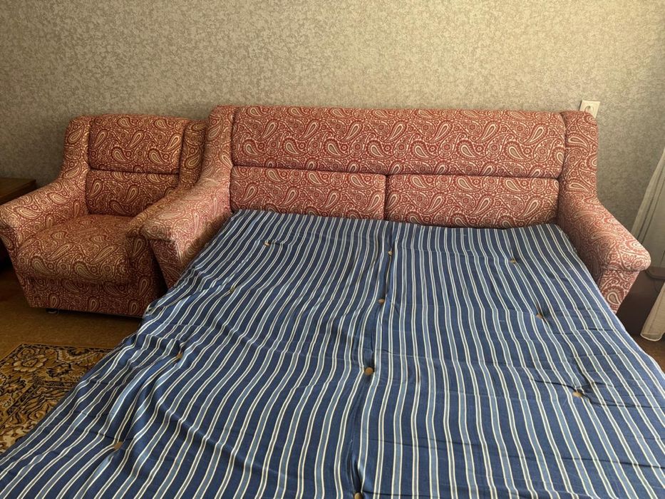 Продам диван и два кресла