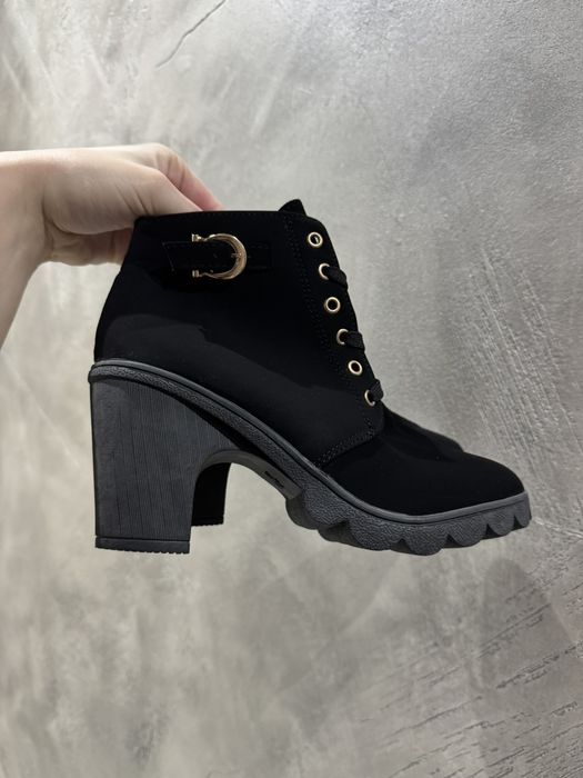 Кожени и велурени дамски боти