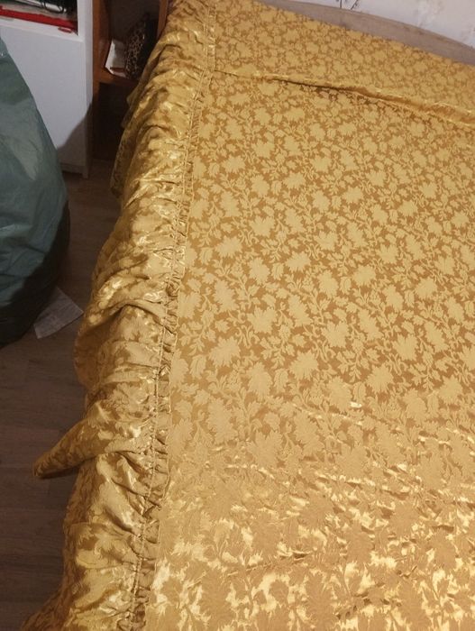 Покривка златиста с драперии за легло/спалня 1.40/2м