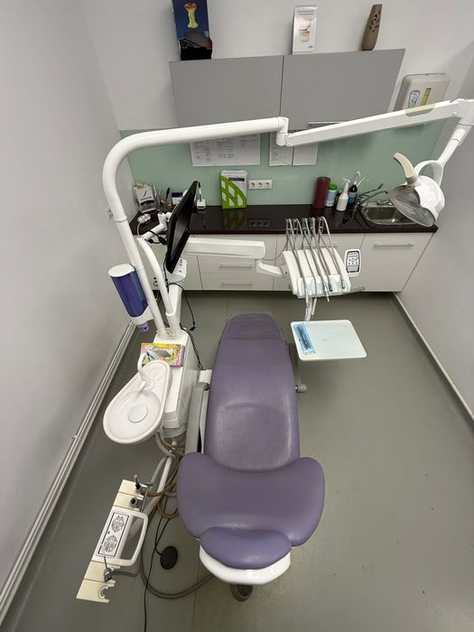 De vanzare 2 Unituri stomatologice in stare buna de functionare