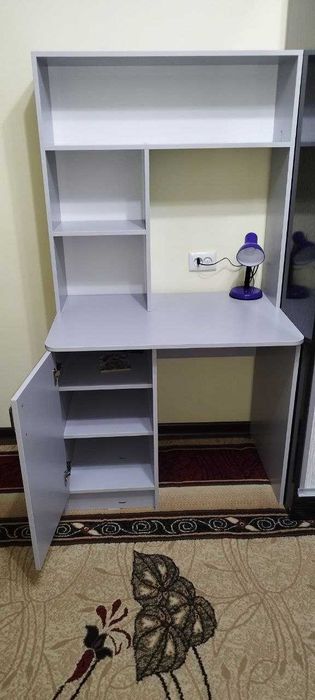 Продаётся Школьный стол. (письменный стол).