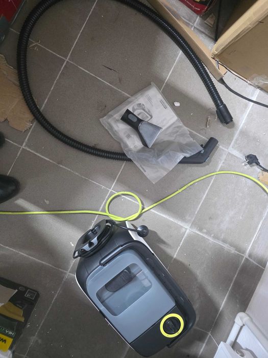 Aspirator cu spalare prin injectie-extractie Karcher SE 3 Compact Home