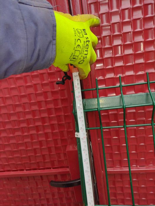 Метална.   врата