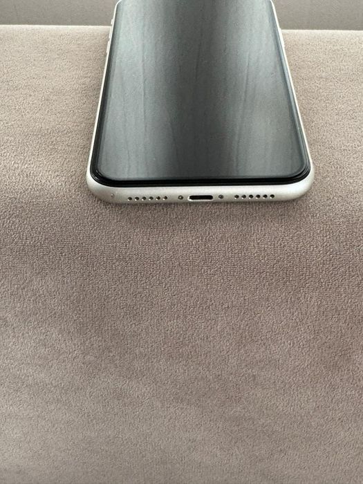 Продам айфон 11 белый