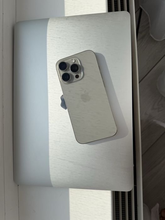 Iphone 16 pro серебристый. Не вскрывался